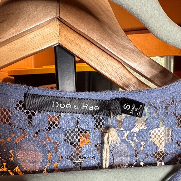 NWT Doe & Rae Blue Lace Blouse Trumpet Sleeves Size Small - Picture 2 of 7